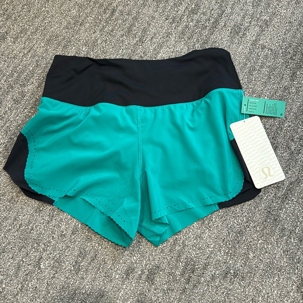 NEW Lululemon short size 6